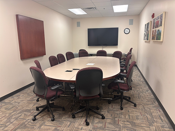 Small Huddle Room 105 h